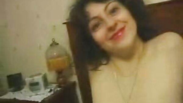Жедна за оргазам Откачената Нела Џеј сака да ја ебаат двајца пичове (ММФ)