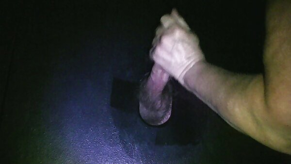 Светлата русокоса наречена Ника подарува БЈ и ужива во кучешки со маскирани пичове